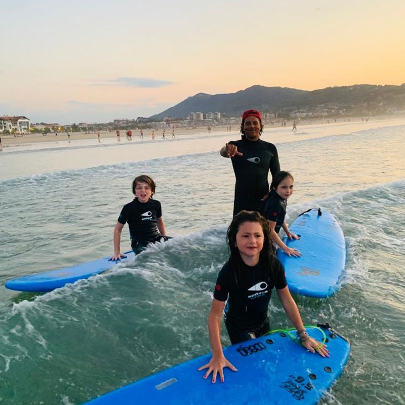 Cours de surf et leçons de surf sur la côte basque à Biarritz