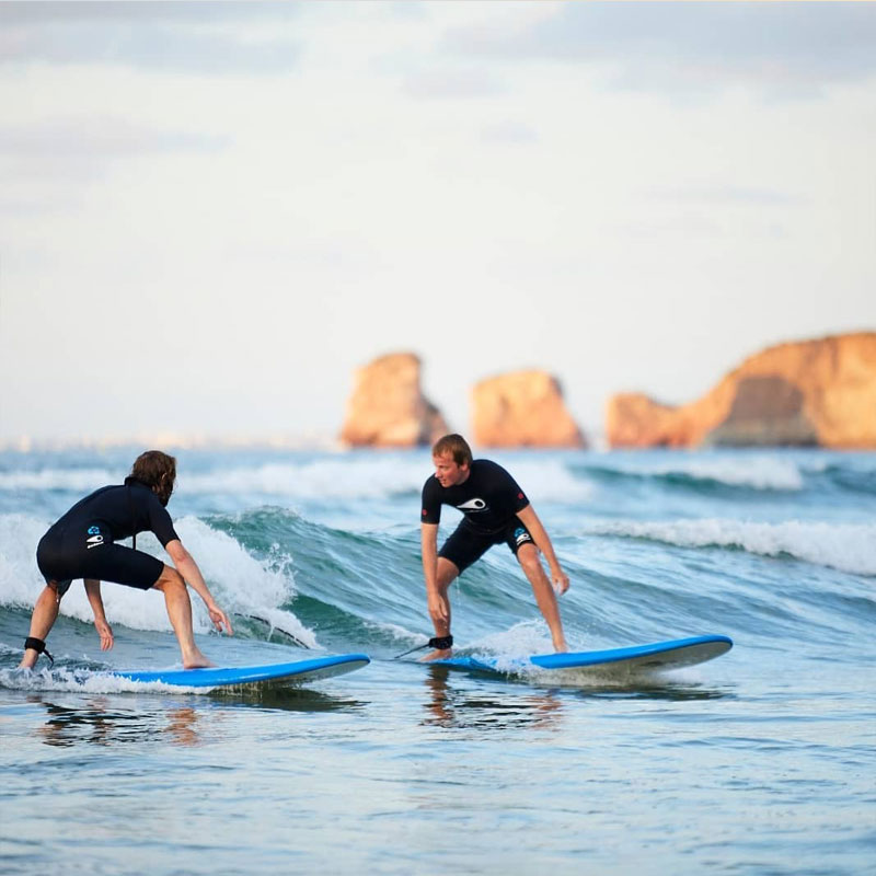 Cours de surf et leçons de surf sur la côte basque à Biarritz